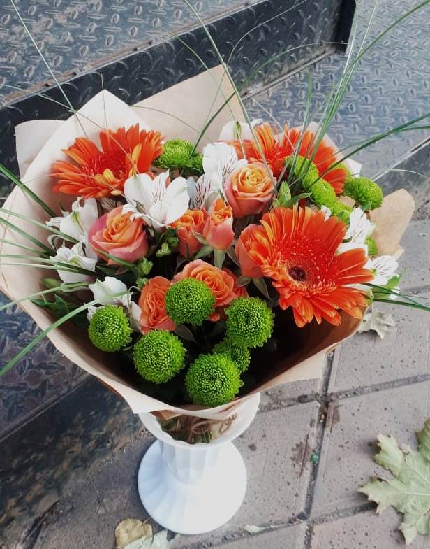 Букет цветов из: Герберы, Хризантемы, Альстромерии и Розы в Жиздре