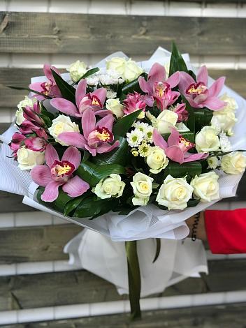 Букет цветов из: Розы и Хризантемы в Жиздре