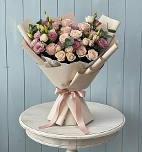 Букет цветов из:  Розы и Лизиантусы в Жиздре