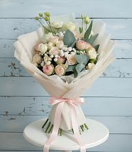 Букет цветов из:  Розы и Лизиантусы в Жиздре