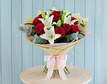 Букет цветов из:  Лилии и Розы в Жиздре
