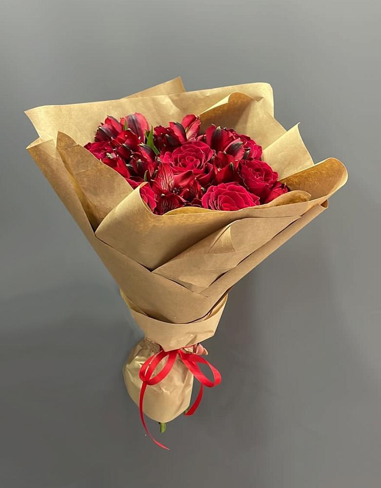 Букет цветов из: Альстромерии и Розы в Жиздре