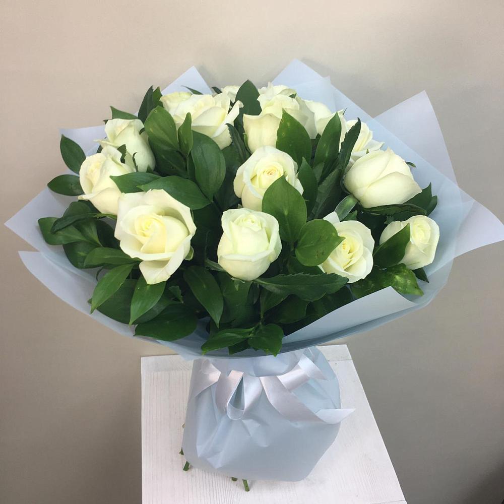 Букет 15 Белых роз Проуд в Жиздре
