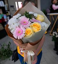 Букет цветов из:  Герберы, Розы и Хризантемы в Жиздре