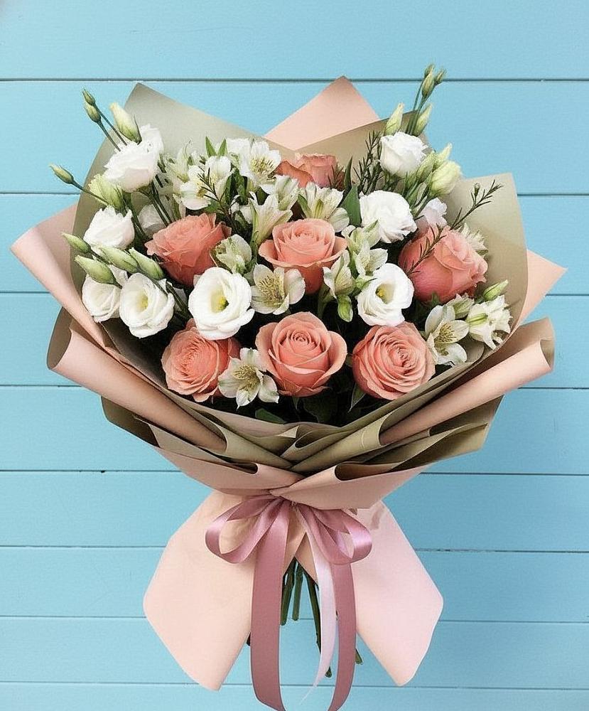 Букет цветов из: Розы, Альстромерии и Лизиантусы в Жиздре