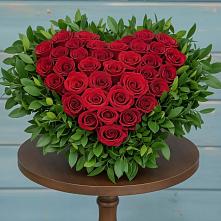 Цветочная композиция из Розы в виде сердца в Жиздре