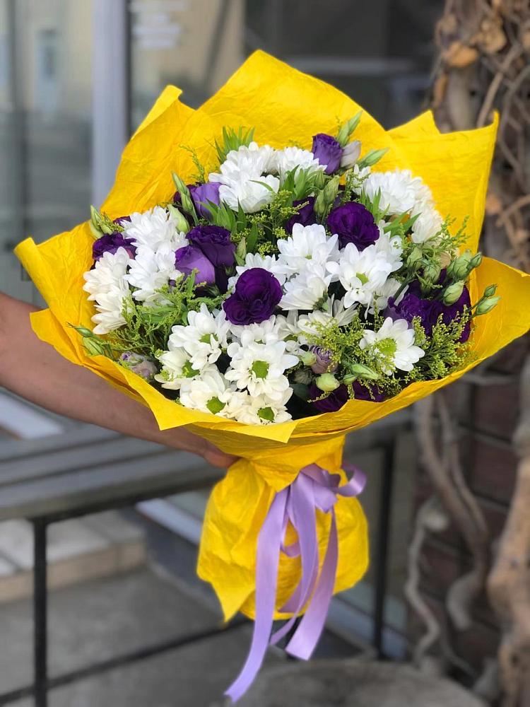 Букет цветов из: Ирисы, Хризантемы и Ромашки в Жиздре