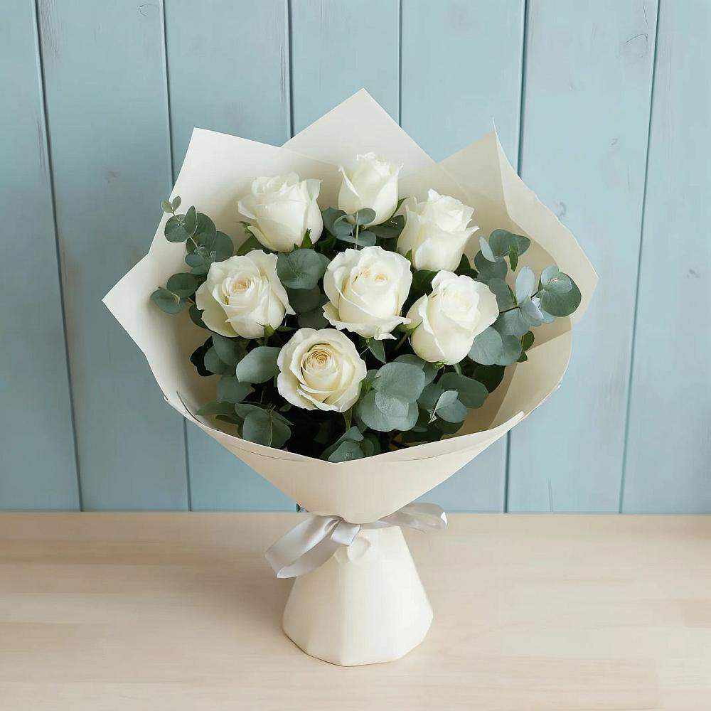 Букет Белые розы в Эвкалипте в Жиздре