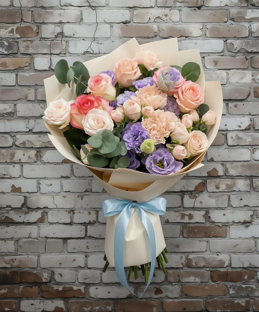 Букет цветов из: Розы, Лизиантусы и Гвоздики в Жиздре