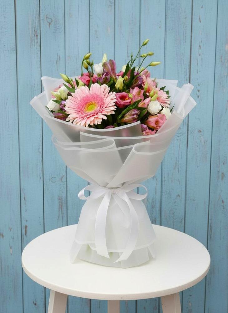 Букет цветов из: Герберы, Альстромерии и Лизиантусы в Жиздре