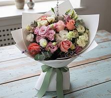 Букет цветов из:  Розы, Лизиантусы и Гвоздики в Жиздре