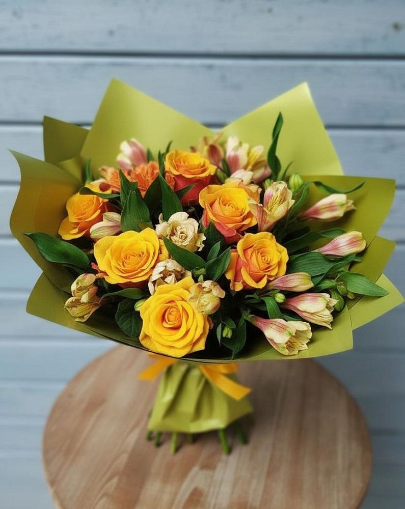 Букет цветов из: Альстромерии и Розы в Жиздре