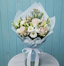 Букет цветов из:  Розы и Лизиантусы в Жиздре