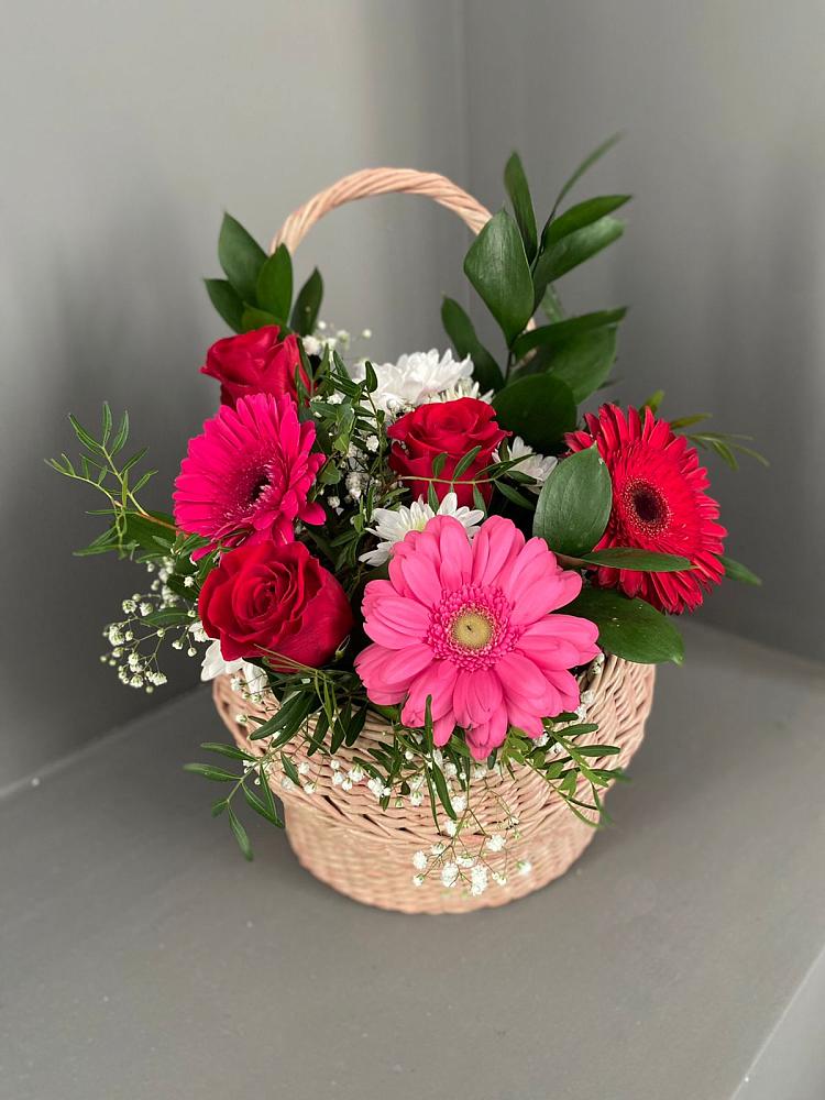 Цветочная композиция из Розы, Хризантемы и Герберы в корзине в Жиздре