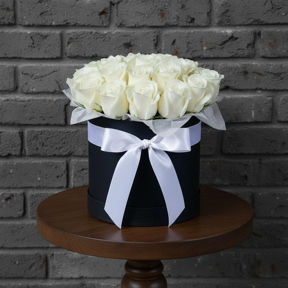 Цветочная композиция из Розы в шляпной коробке в Жиздре