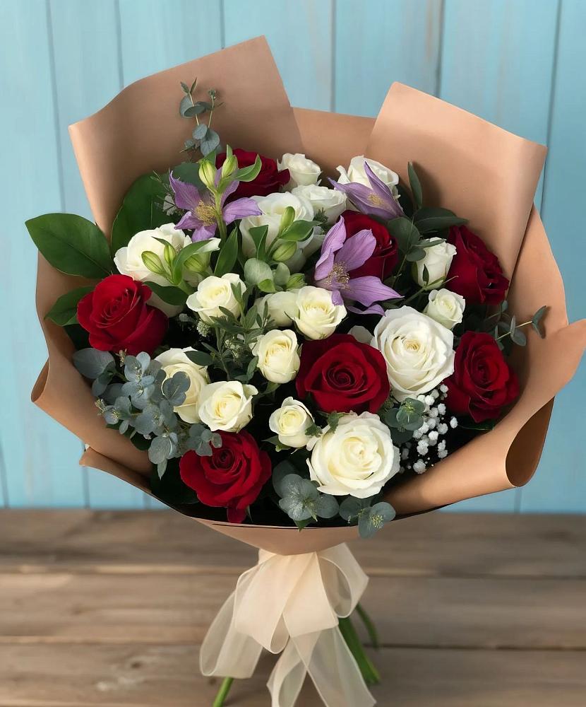 Букет цветов из: Розы и Альстромерии в Жиздре