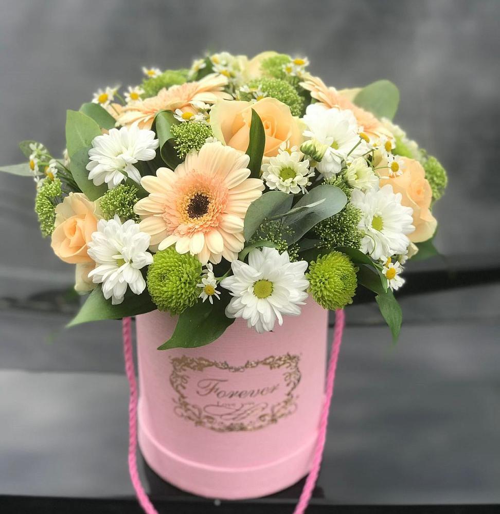 Цветочная композиция из Розы, Герберы и Хризантемы в шляпной коробке в Жиздре