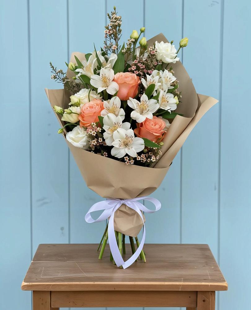 Букет цветов из: Альстромерии, Лизиантусы, Розы и Хризантемы в Жиздре