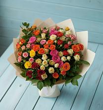 Букет Микс из разноцветных кустовых роз в Жиздре