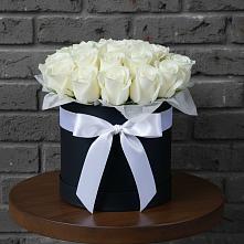 Цветочная композиция из Розы в шляпной коробке в Жиздре